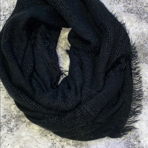 Black frilly infinity scarf - Picture 1 of 2